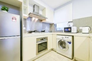 Stylish 2BR near Pavillion | Netflix 100Mbps Wi-Fi Apartment in Federal Territory of Kuala Lumpur