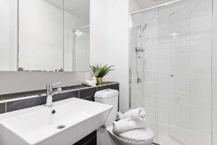Spacious 2BR Apt, Walk to Southern Cross Station Vacation rental in Melbourne