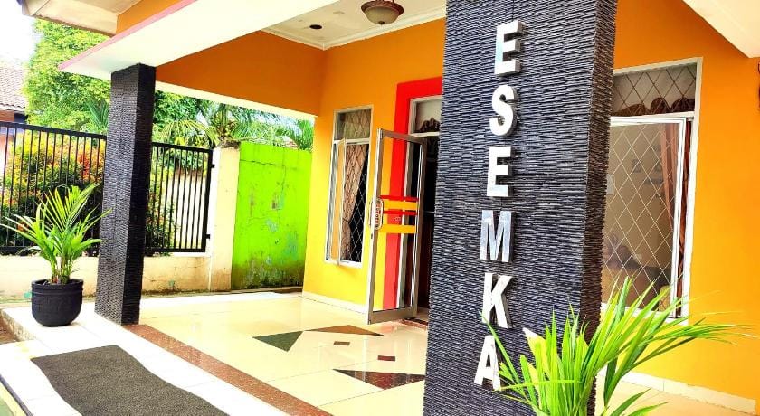 Esemka Hotel & Convention Kotabumi Hotel in Indonesia