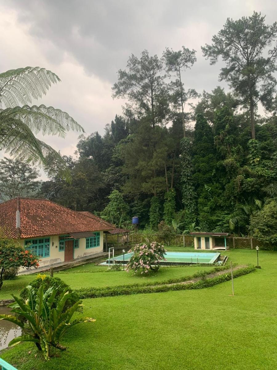 Villa Ivan Villa in Cisarua