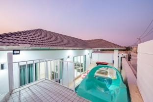 Aqua Bliss Pool Villa Villa in Pattaya City