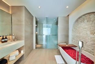 Romantic Ocean Retreat Luxurious Premier King Room Vacation rental in Pemenang