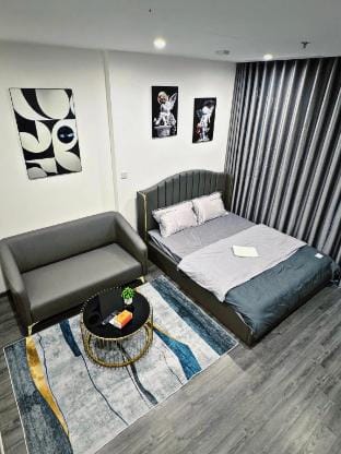 LongHoang Homestay Studio-1BR Vinhomes Ocean Park Apartment in Laos