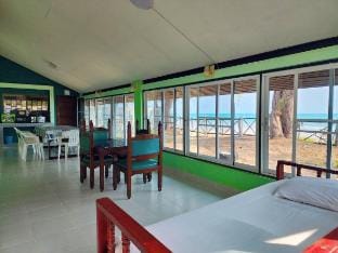 Rimhad Villa 4BR Maepim beachfront-Rayong Villa in Chon Buri Changwat