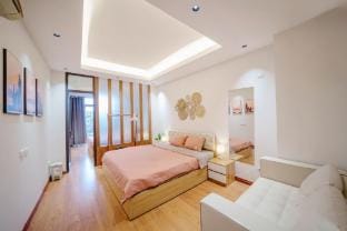 City View Balcony|Elevator|6BR-4WC|NearTrainStreet Vacation rental in Hanoi