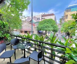 NightMarketView|SpaciousBalcony|7Bed3WC|OldQuarter Vacation rental in Hanoi