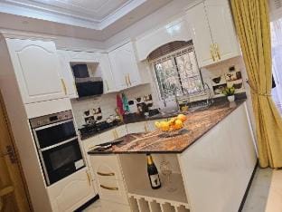 Detached Serene Villaz, Free wi-fi, Work friendly. Vacation rental in Kampala