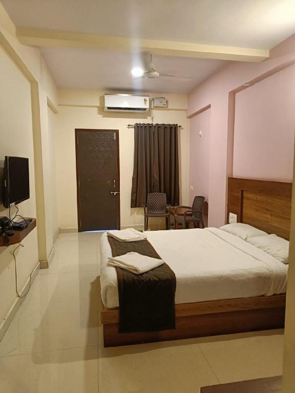 Paakashala Kumbashi Hotel in Karnataka
