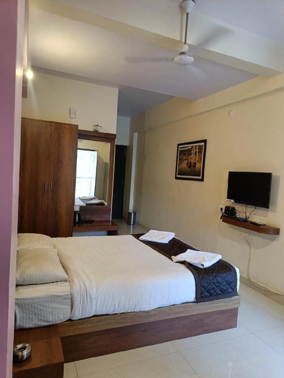 Paakashala Kumbashi Hotel in Karnataka
