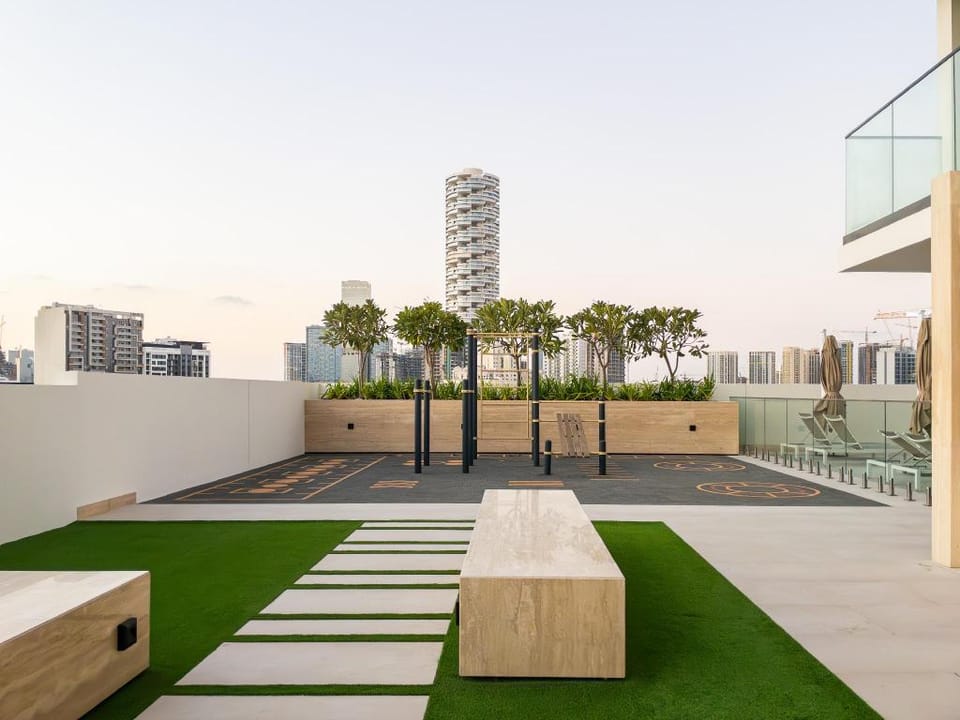 JVC with Skyline View - Near Circle Park & Marina Hotel in Dubai