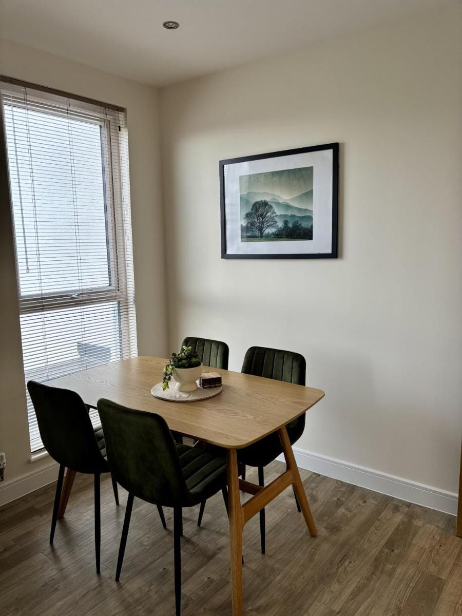 Spacious Modern Apartment in Addlestone Apartment in Runnymede District
