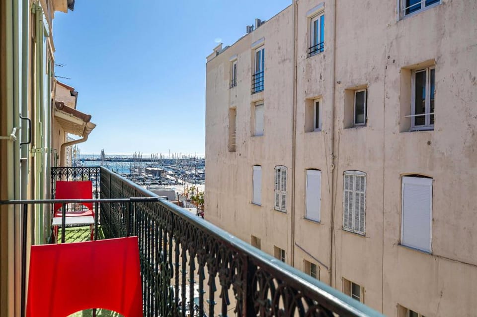 Hotel Avaton - Deluxe bedroom with private Balcony Apartment in Cannes