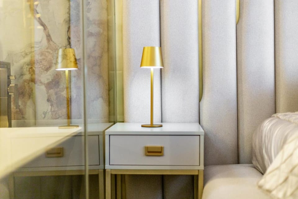 Luxury 3 BR Apt By Regal Realms Short Lets & Serviced Accommodation Knightsbridge Hideaway by Harrods Apartment in City of Westminster
