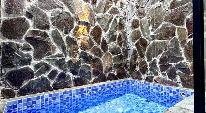 Diyanis Glamping Sekipan Tawangmangu Mitra RedDoorz Hotel in East Java