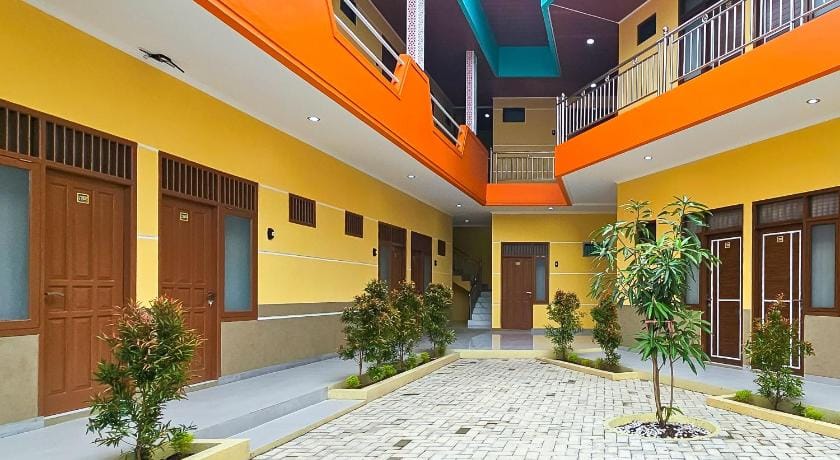 Urbanview MJ Hotel Syariah Cirebon by RedDoorz Hotel in West Java