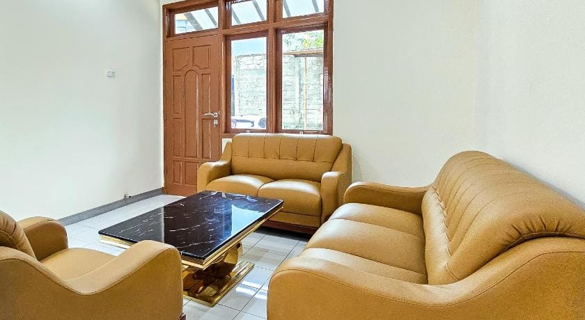 Urbanview MJ Hotel Syariah Cirebon by RedDoorz Hotel in West Java