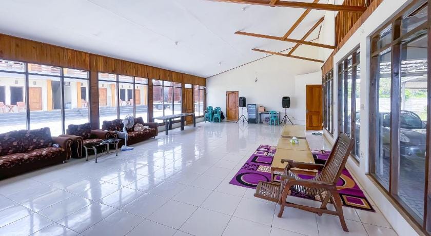 RedDoorz Plus @ Pantai Sayangheulang Garut Hotel in West Java