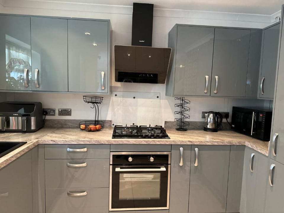 4 Bedroom house rented by the Room Bed and Breakfast in London
