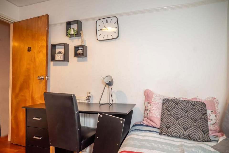 4 Bedroom house rented by the Room Bed and Breakfast in London