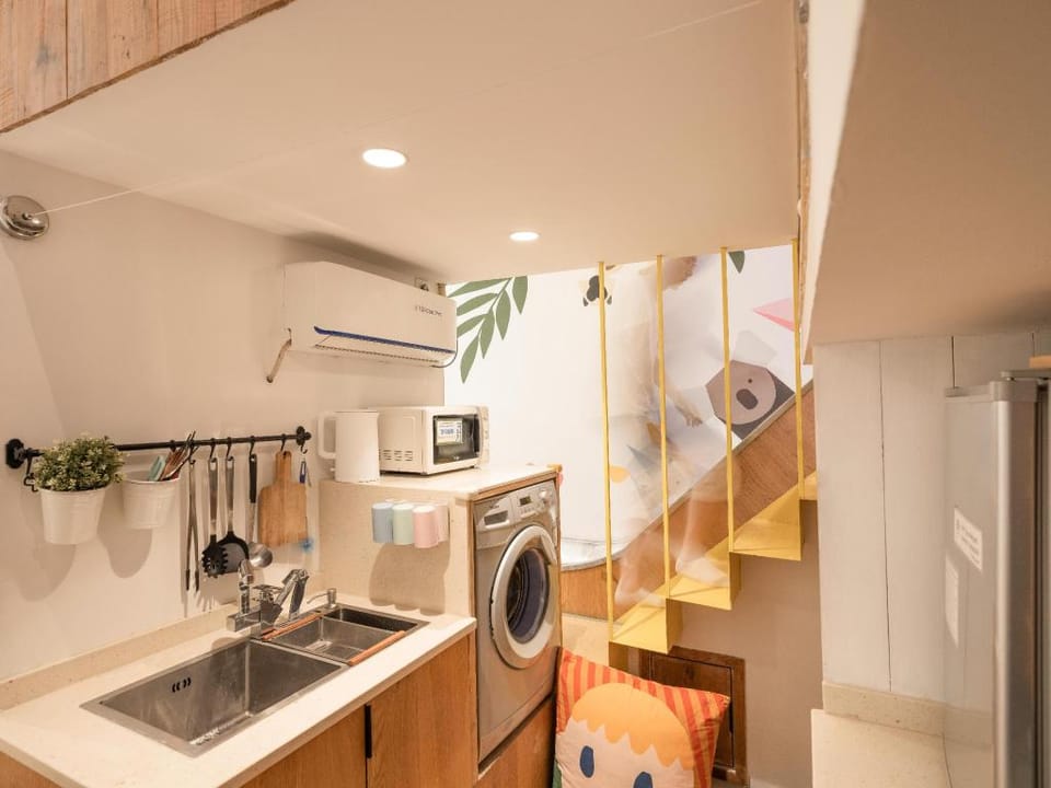 SH Downtown-5mins to metro walkable to central SH Apartment in Shanghai