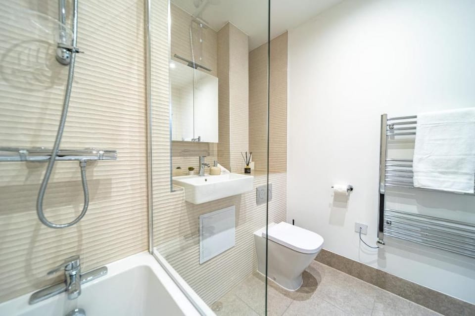 The Essex Escape - spacious 1 king bed, fast WiFi! Apartment in Chelmsford