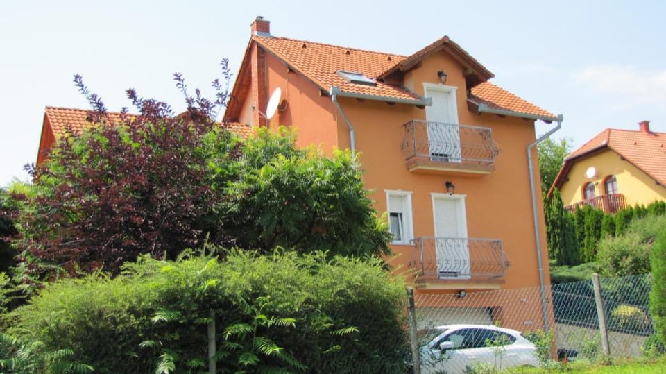 Alsohegyi apartmanok  ATALI Apartment in Hungary