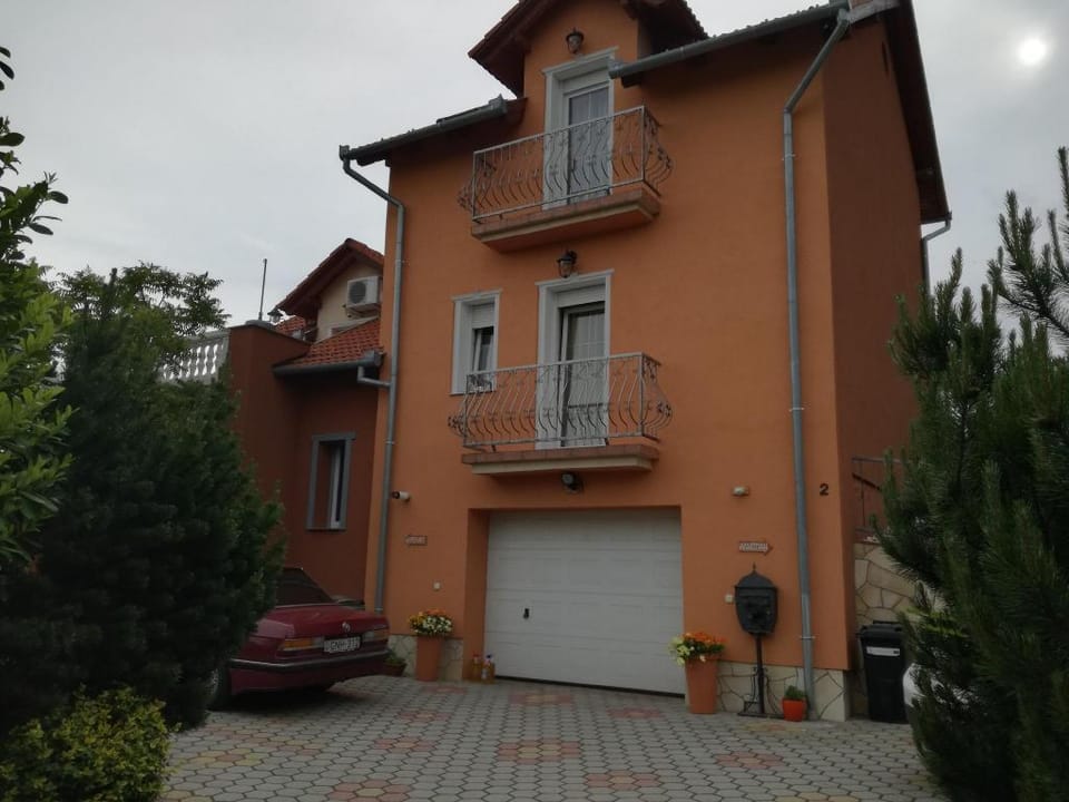 Alsohegyi apartmanok  ATALI Apartment in Hungary