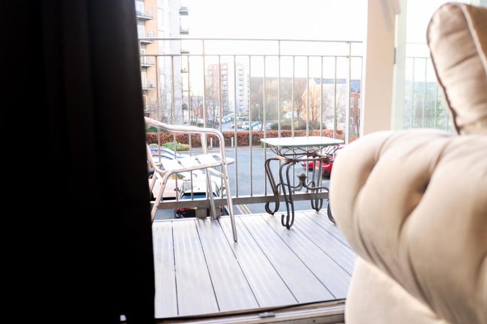 2-Bed Flat, by Co-op & Etihad Apartment in Manchester