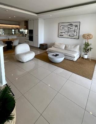 Serene Immaculate Escape Apartment in Johannesburg