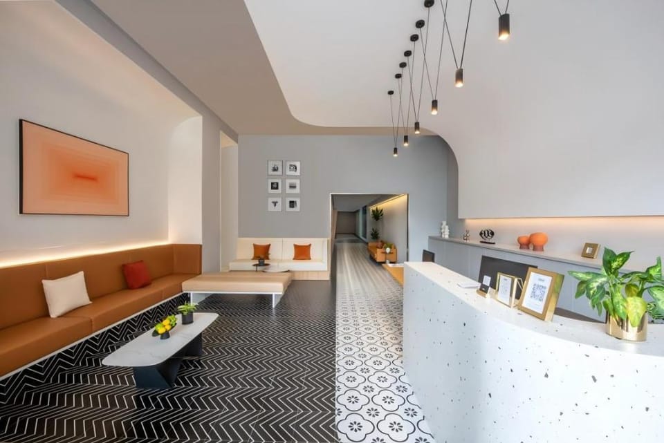 baseLITE Service Apartment -Shanghai Railway Station Tongfeng Road Branch Hotel in Shanghai