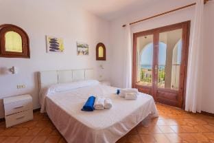 Villa Bautista - Beautiful Sea View Villa in San Jaime Mediterráneo