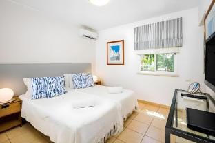 Cativante Villa - Bright, Two Floor Villa Villa in Faro District