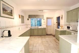 Villa Flora - Lovely, bright and inviting Villa in Quarteira
