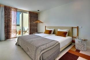 Villa Telhado, Luxury rooftop retreat with 2 pools Villa in Guia