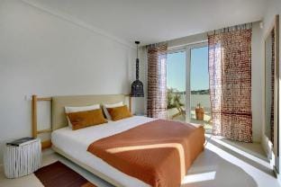 Villa Telhado, Luxury rooftop retreat with 2 pools Villa in Guia