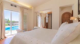 Villa Prado - Beautiful spacious beachfront villa Villa in Faro District