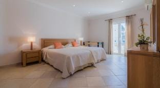 Villa Bonsal, Prime location by luxury golf course Villa in Faro District