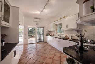 Villa Zarana, fantastic house in Salinas Villa in Faro District