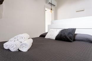 Milano Apartments Darsena - Verdi Apartment in Milan