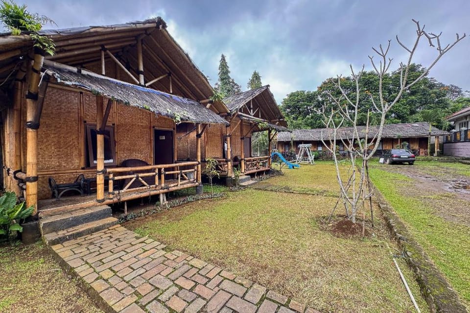 RedDoorz @ RCK Megamendung Puncak Hotel in Cisarua