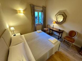 Fine apartment with patio view ,Borgo dei Rosai Apartment in Florence