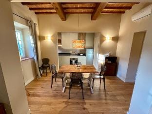 Fine apartment with patio view ,Borgo dei Rosai Apartment in Florence