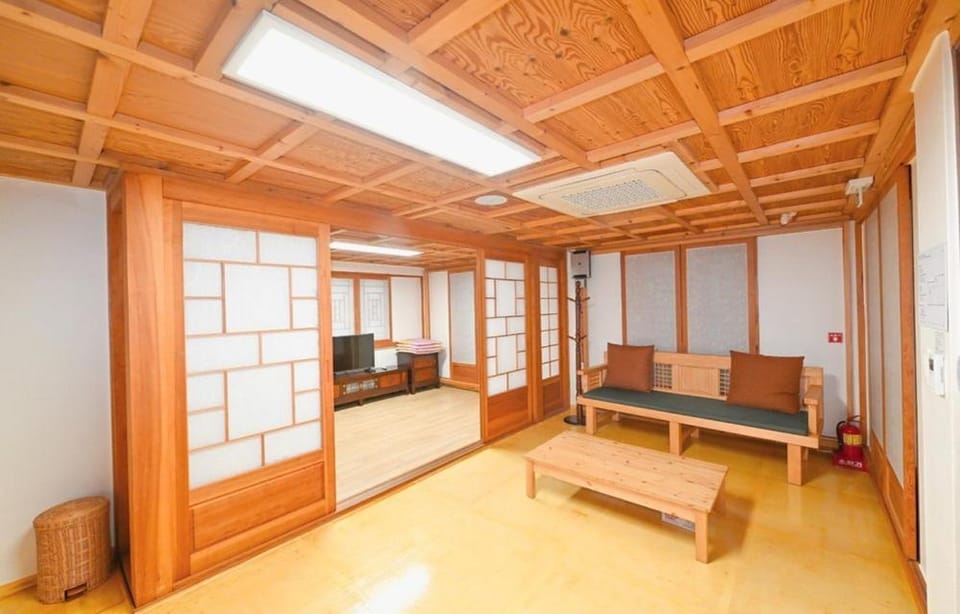 Ulsan Eoryeondang Hanok Stay Bed and Breakfast in South Korea