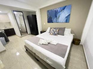 H203-Apartaestudio en la Castellana con escritorio Apartment in Armenia