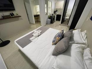 H203-Apartaestudio en la Castellana con escritorio Apartment in Armenia