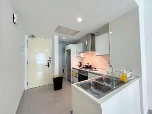 Solaris Dutamas ModernSuite 6Pax Publika 01 Apartment in Federal Territory of Kuala Lumpur