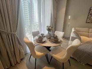 Marina Gem: New& Comfy, Balcony,  10min to Beach! Vacation rental in Dubai