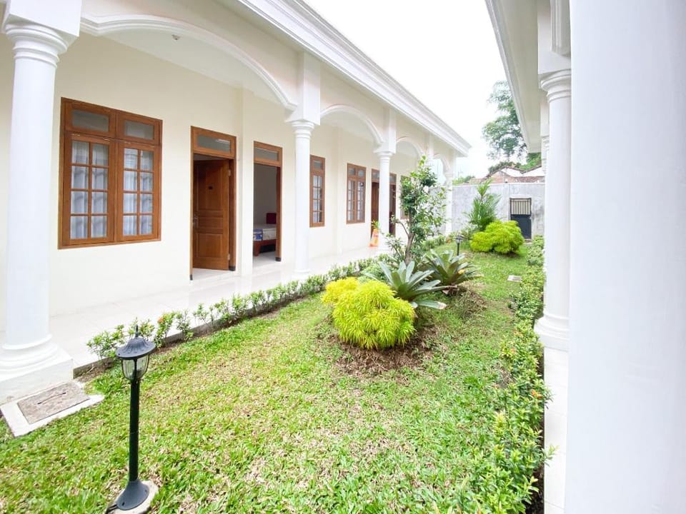 Urbanview Raden Mansion Jember Hotel in East Java