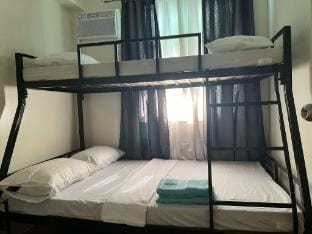 Vin's Cloud9 Queen Bed Netflix SMX/Davao Airport Apartment in Davao City