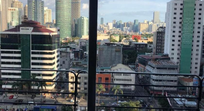 A venue Residences 12L Apartment in Makati